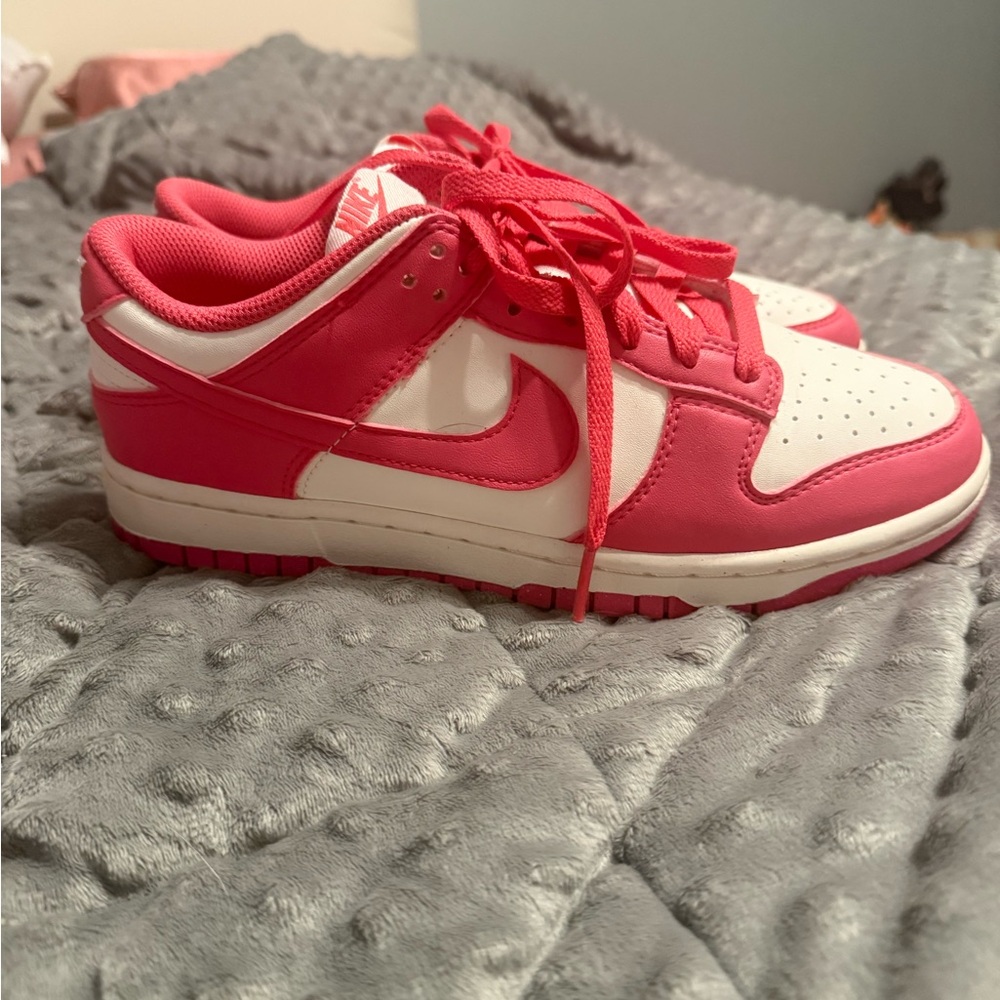 Unworn Nike Women’s Sneakers Pink White Low-Top size 8